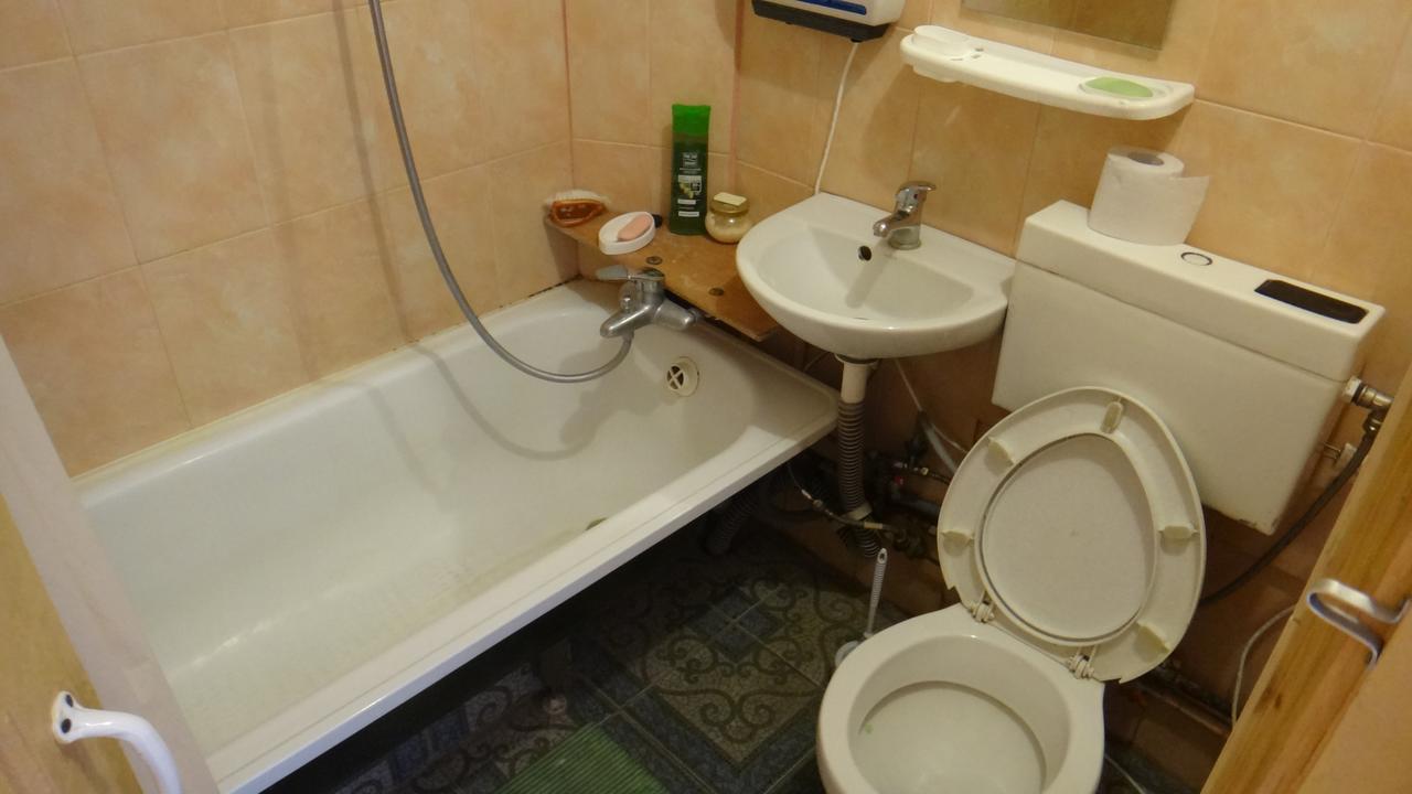 Apartment Near The Central Railway Station Kiev Esterno foto