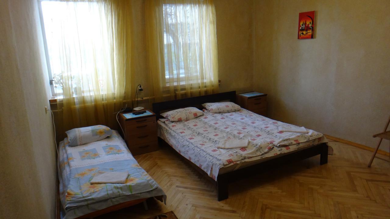 Apartment Near The Central Railway Station Kiev Esterno foto